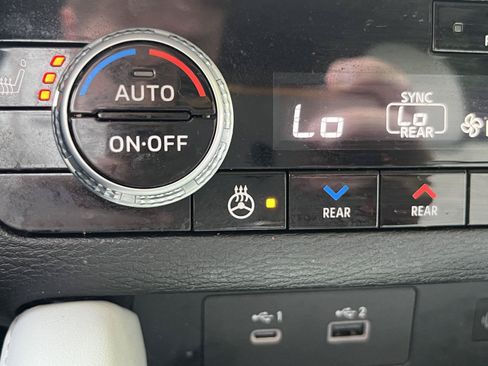 Used 2023 Mitsubishi Outlander SEL AWD/4WD image 14