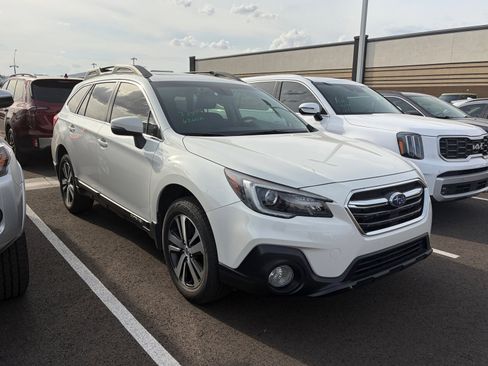 Used 2018 Subaru Outback 2.5i Limited image 2