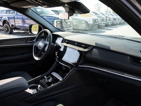 New 2026 Jeep Grand Cherokee L 4WD image 23