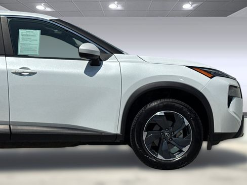 Used 2025 Nissan Rogue SV AWD/4WD image 35