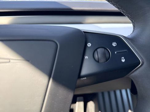 Used 2024 Tesla Cybertruck AWD Crew Cab image 18