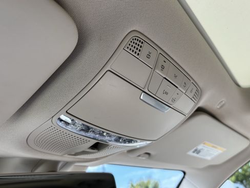 Used 2020 Mercedes-Benz GLC 300 4MATIC image 27