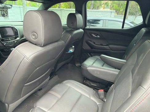 Used 2023 Chevrolet Traverse RS FWD image 5