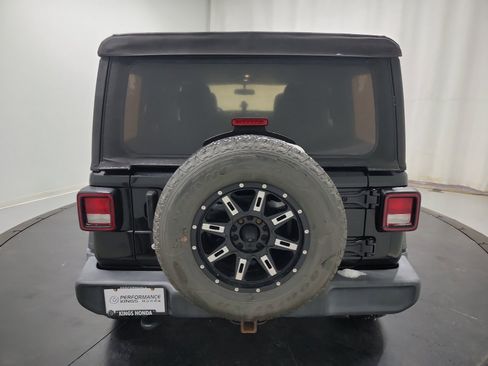 Used 2018 Jeep Wrangler Unlimited Sport image 8