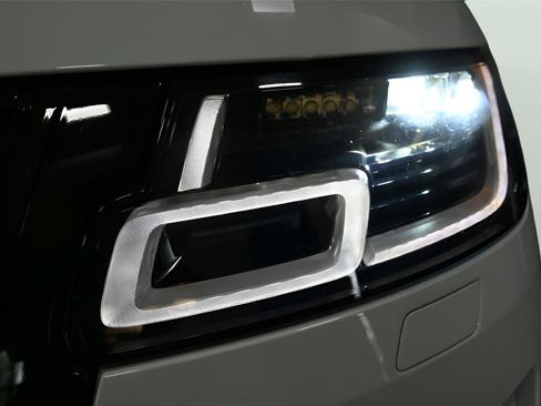 Used 2018 Land Rover Range Rover AWD/4WD image 39