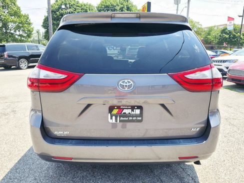 Used 2015 Toyota Sienna XLE FWD image 6