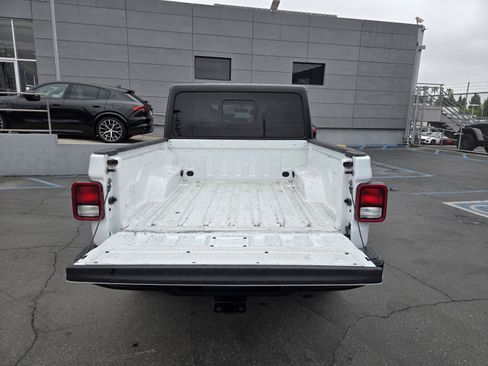 Used 2022 Jeep Gladiator Sport AWD/4WD image 26
