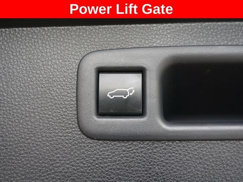 Used 2023 Toyota Highlander XLE AWD/4WD image 18