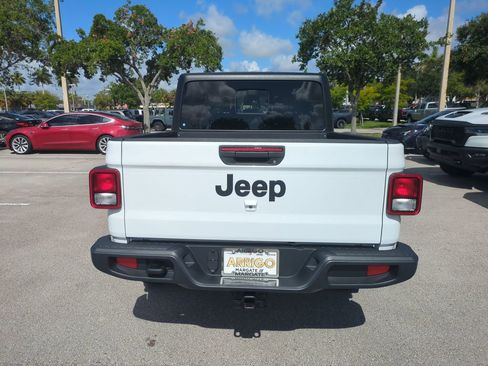 Used 2024 Jeep Gladiator Sport AWD/4WD image 7