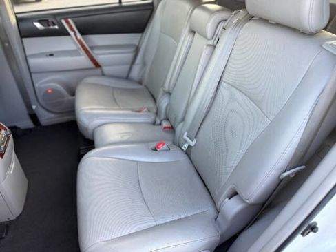 Used 2012 Toyota Highlander Limited w/ Tow Pkg FWD image 15