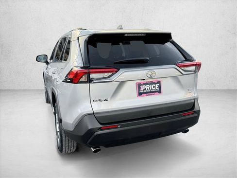 Used 2025 Toyota RAV4 XLE image 5