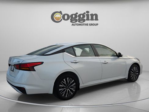 Certified 2024 Nissan Altima 2.5 SV w/ SV Premium Package image 5