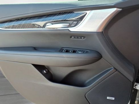 Used 2023 Cadillac XT6 Premium Luxury w/ Technology Package AWD/4WD image 16