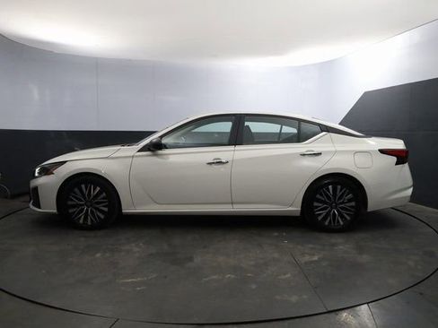 Used 2025 Nissan Altima 2.5 SV image 4