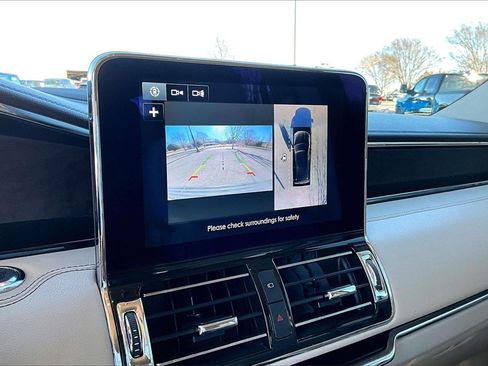 Used 2019 Lincoln Navigator Select image 18