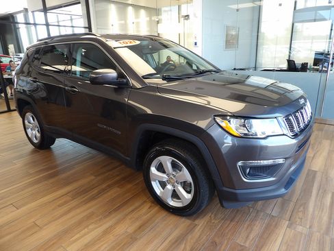Used 2021 Jeep Compass Latitude AWD/4WD image 3