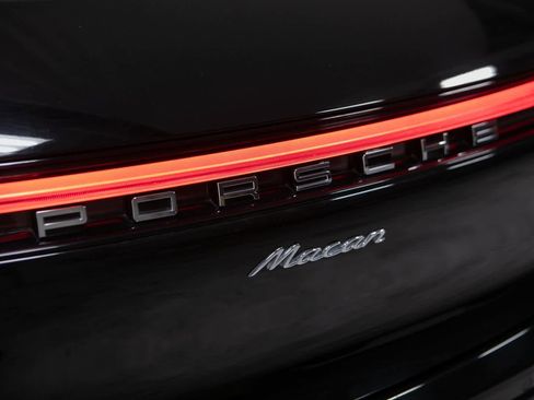 Certified 2023 Porsche Macan image 36