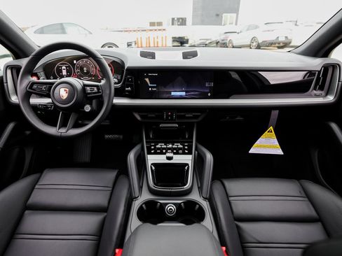 Certified 2026 Porsche Cayenne AWD/4WD image 25