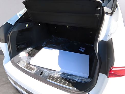 Used 2025 Jaguar F-PACE R-Dynamic S image 21