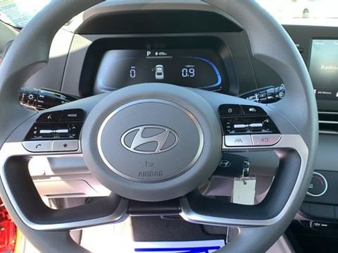 Certified 2025 Hyundai Elantra SE w/ Cargo Package FWD image 17