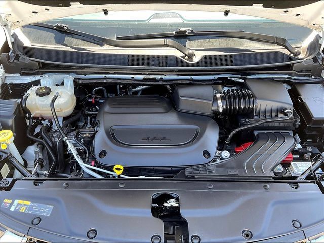 Used 2024 Chrysler Pacifica Touring-L FWD image 31
