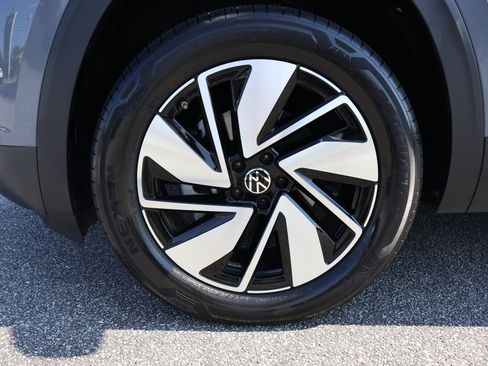 Used 2025 Volkswagen Atlas SEL AWD/4WD image 9