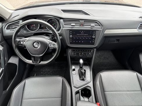 Used 2020 Volkswagen Tiguan SE image 20