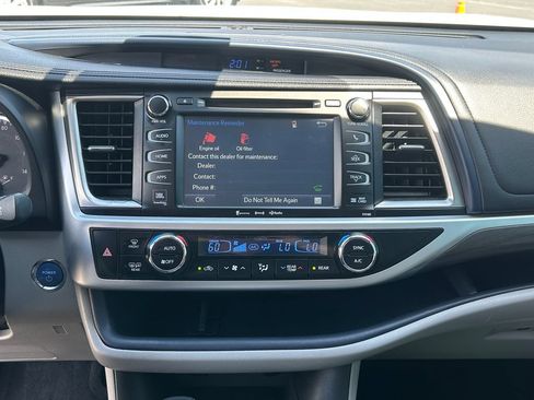 Used 2017 Toyota Highlander Limited w/ Carpet Mat Package AWD/4WD image 15