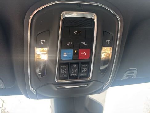 Used 2023 Jeep Wagoneer Series II image 12