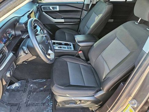Used 2022 Ford Explorer XLT image 15