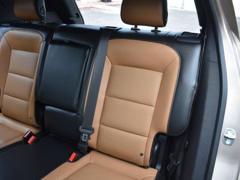 Used 2018 Chevrolet Equinox Premier AWD/4WD image 16