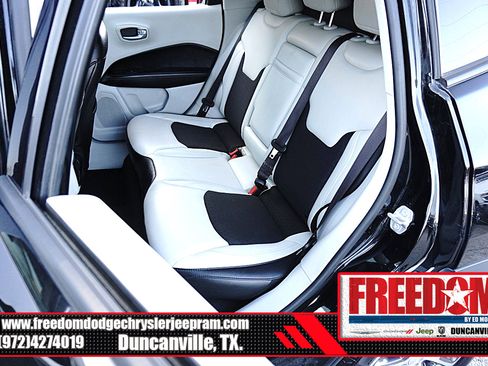 Used 2018 Jeep Compass Latitude FWD image 14