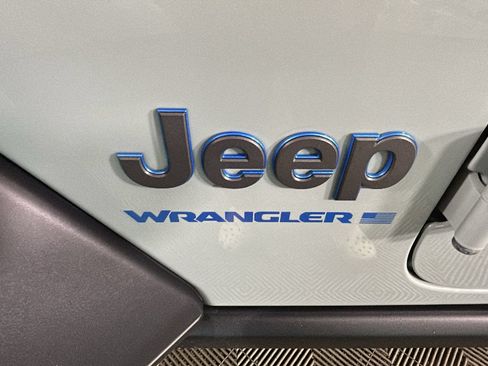Used 2024 Jeep Wrangler Unlimited AWD/4WD image 11