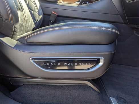 Used 2022 Jeep Grand Wagoneer Series III image 44