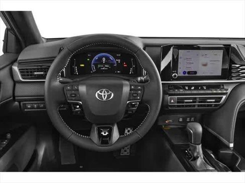 Used 2025 Toyota Camry SE FWD image 4