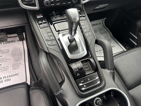 Used 2017 Porsche Cayenne Platinum Edition image 14