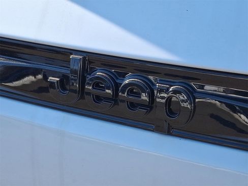 New 2025 Jeep Grand Cherokee image 12