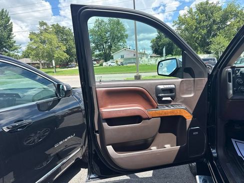 Used 2015 Chevrolet Silverado 1500 High Country w/ High Country Premium Package AWD/4WD image 14