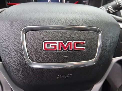 Used 2024 GMC Terrain SLE w/ Driver Convenience Package image 18