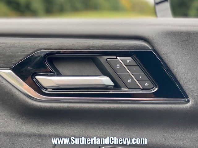 Used 2025 GMC Yukon Denali AWD/4WD image 14