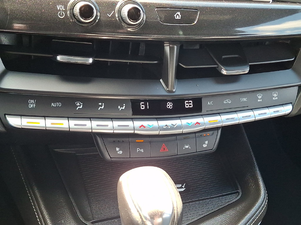 Used 2023 Cadillac CT4 Luxury w/ Cold Weather Package AWD/4WD image 15