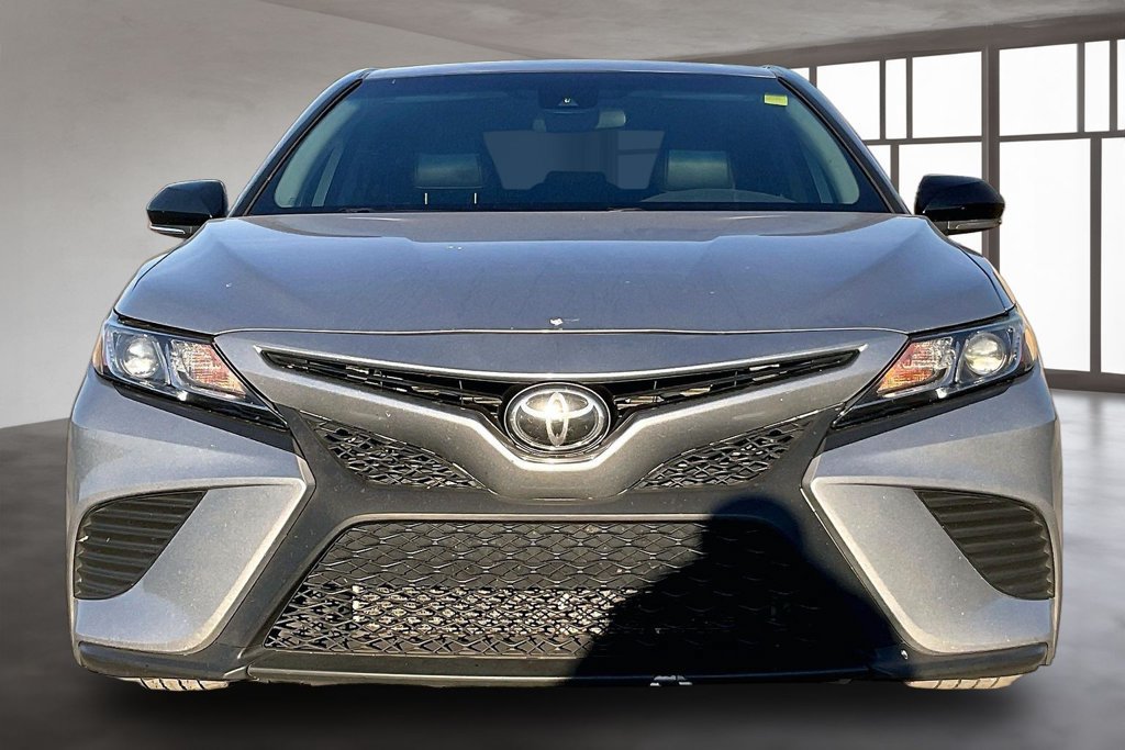 Used 2020 Toyota Camry SE FWD image 2