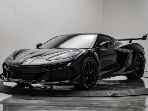 Used 2025 Chevrolet Corvette Z06 RWD image 5
