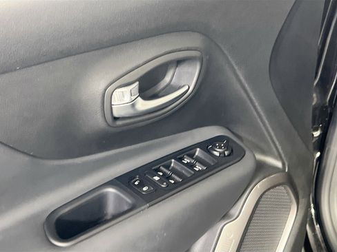 Used 2022 Jeep Renegade Latitude image 18