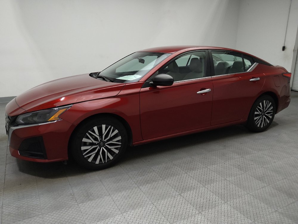 Used 2025 Nissan Altima 2.5 SV FWD image 2