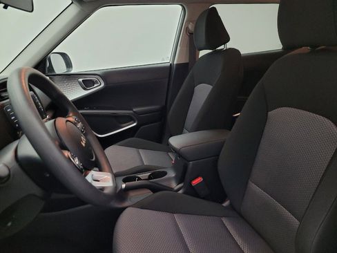 Used 2025 Kia Soul LX image 17