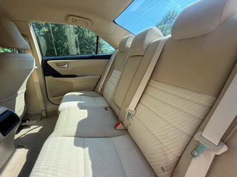 Used 2015 Toyota Camry LE FWD image 17
