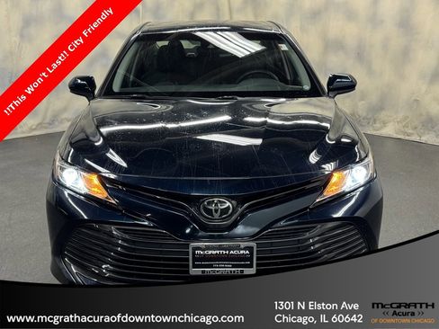 Used 2018 Toyota Camry LE image 5
