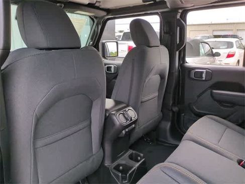 New 2025 Jeep Gladiator Sport image 18