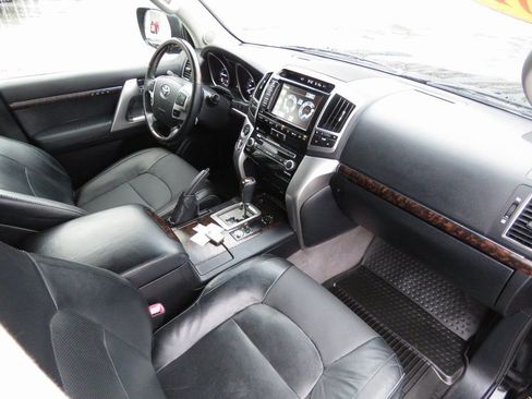 Used 2014 Toyota Land Cruiser image 13